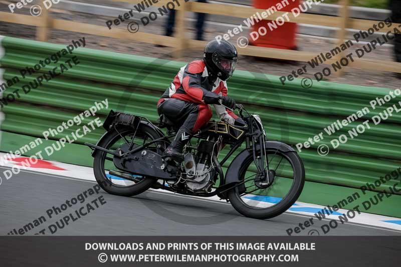 Vintage motorcycle club;eventdigitalimages;mallory park;mallory park trackday photographs;no limits trackdays;peter wileman photography;trackday digital images;trackday photos;vmcc festival 1000 bikes photographs